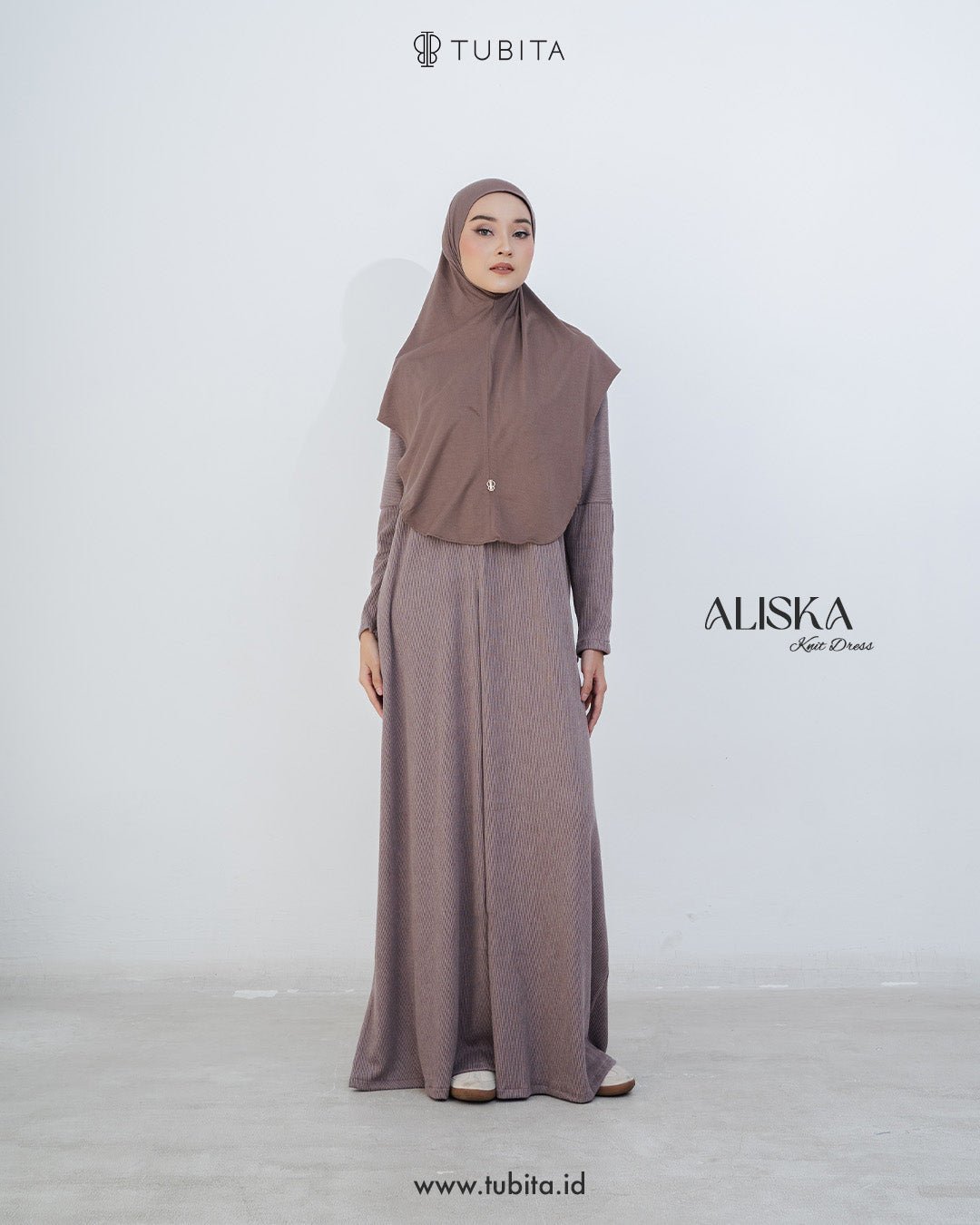 Aliska Knit Dress: Definisi Keanggunan yang Tenang dan Tak Lekang Waktu - TUBITA