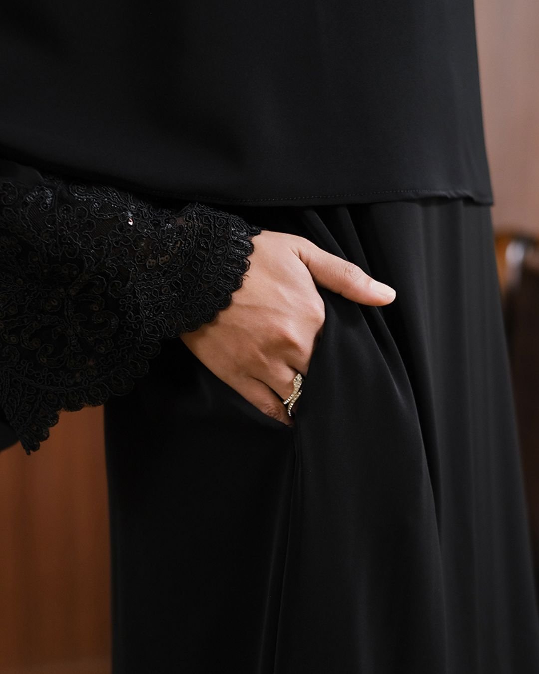 Lamara Abaya Black by Tubita - Baju Umroh Wanita - TUBITA
