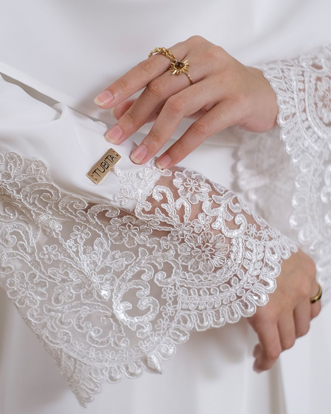 Lamara Abaya Broken White by TUBITA - Baju Umroh Wanita - TUBITA