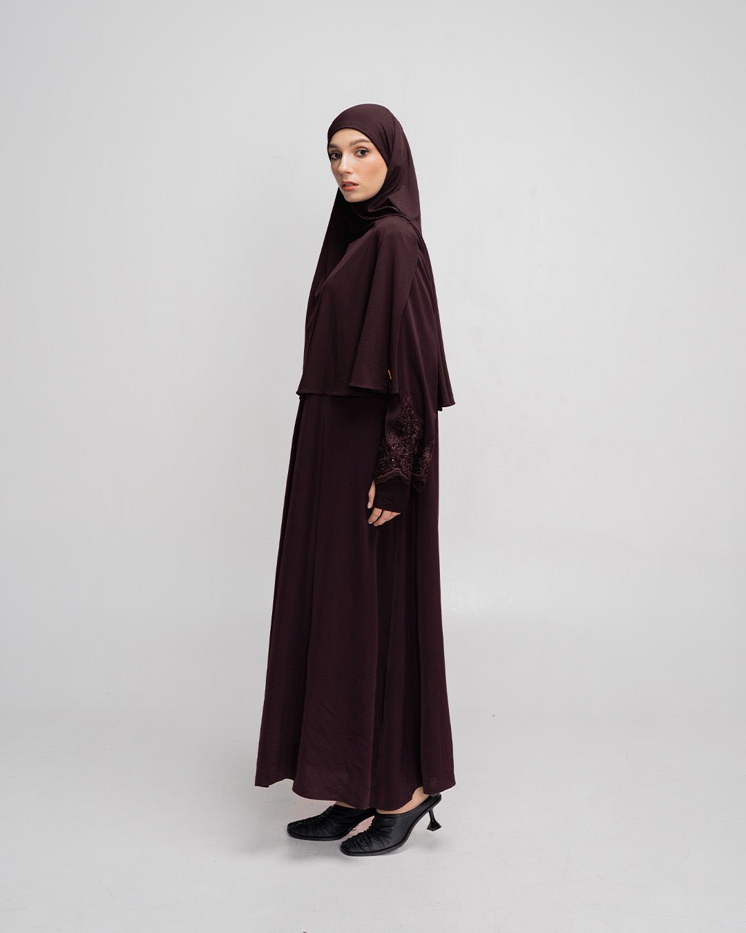 Lamara Abaya Burgundy by TUBITA - Baju Umroh Wanita - TUBITA