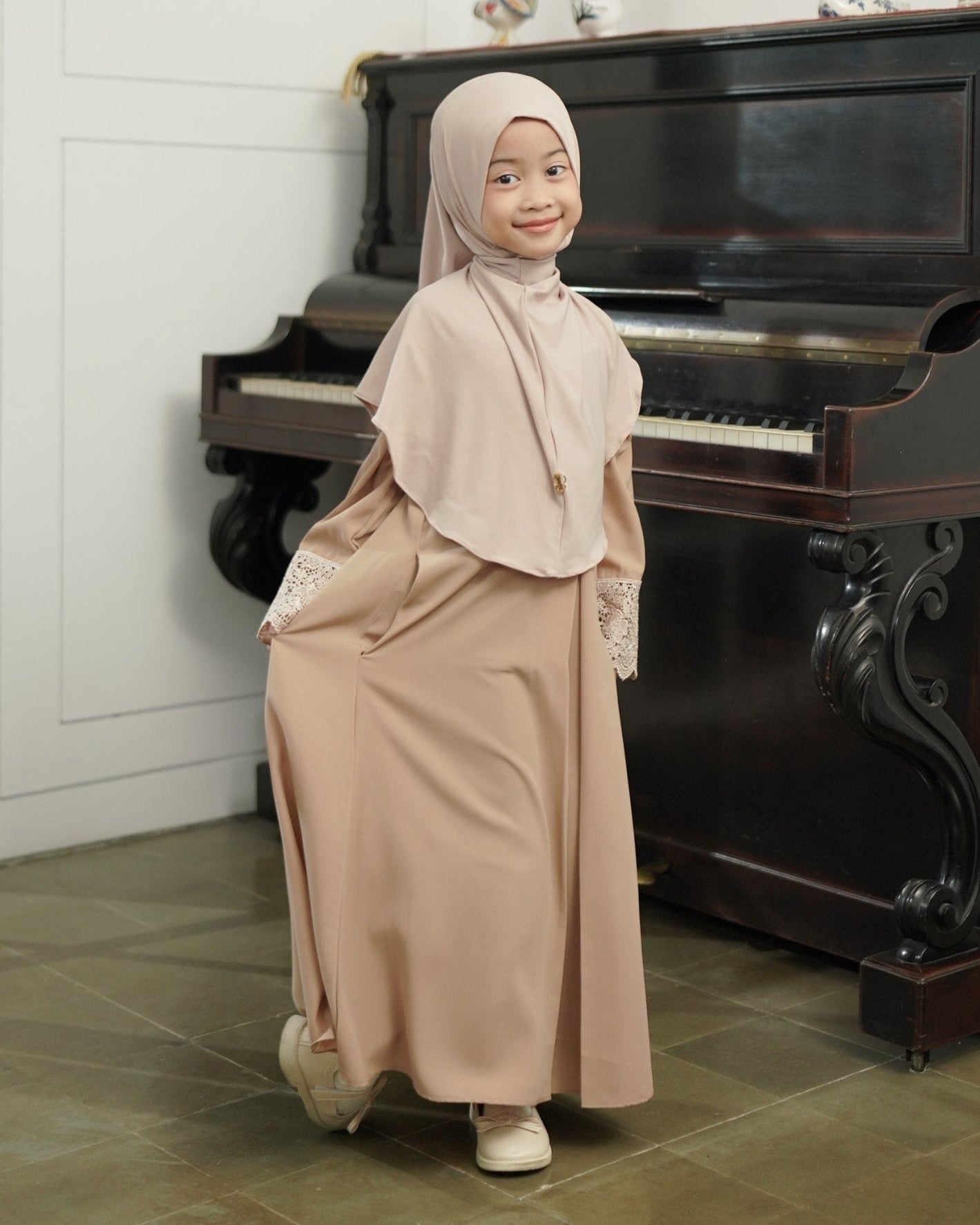 MEENA ABAYA LACE - KIDS CREAM 3/4 - TUBITA