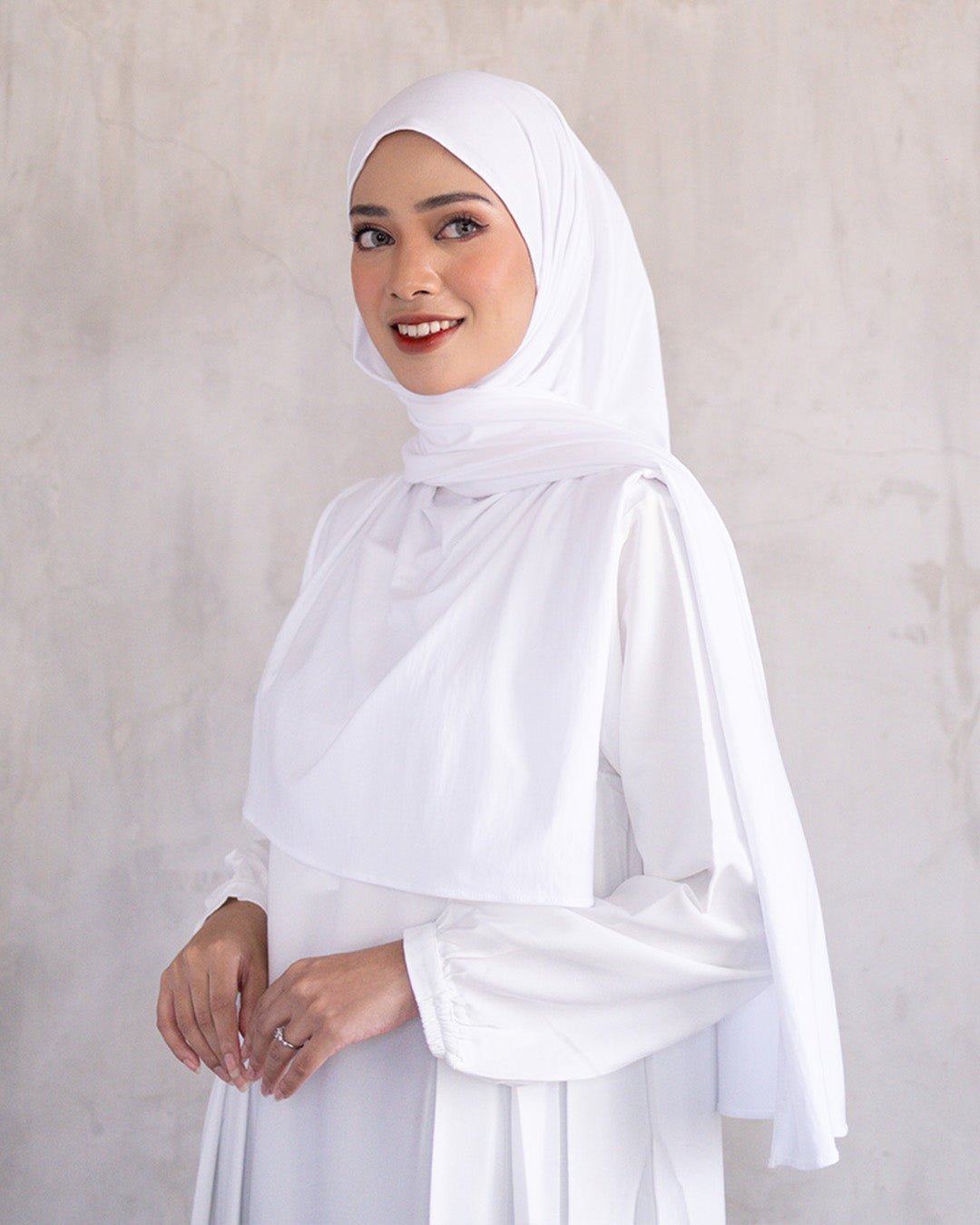 Meena Broken White x Velora Pashmina - TUBITA