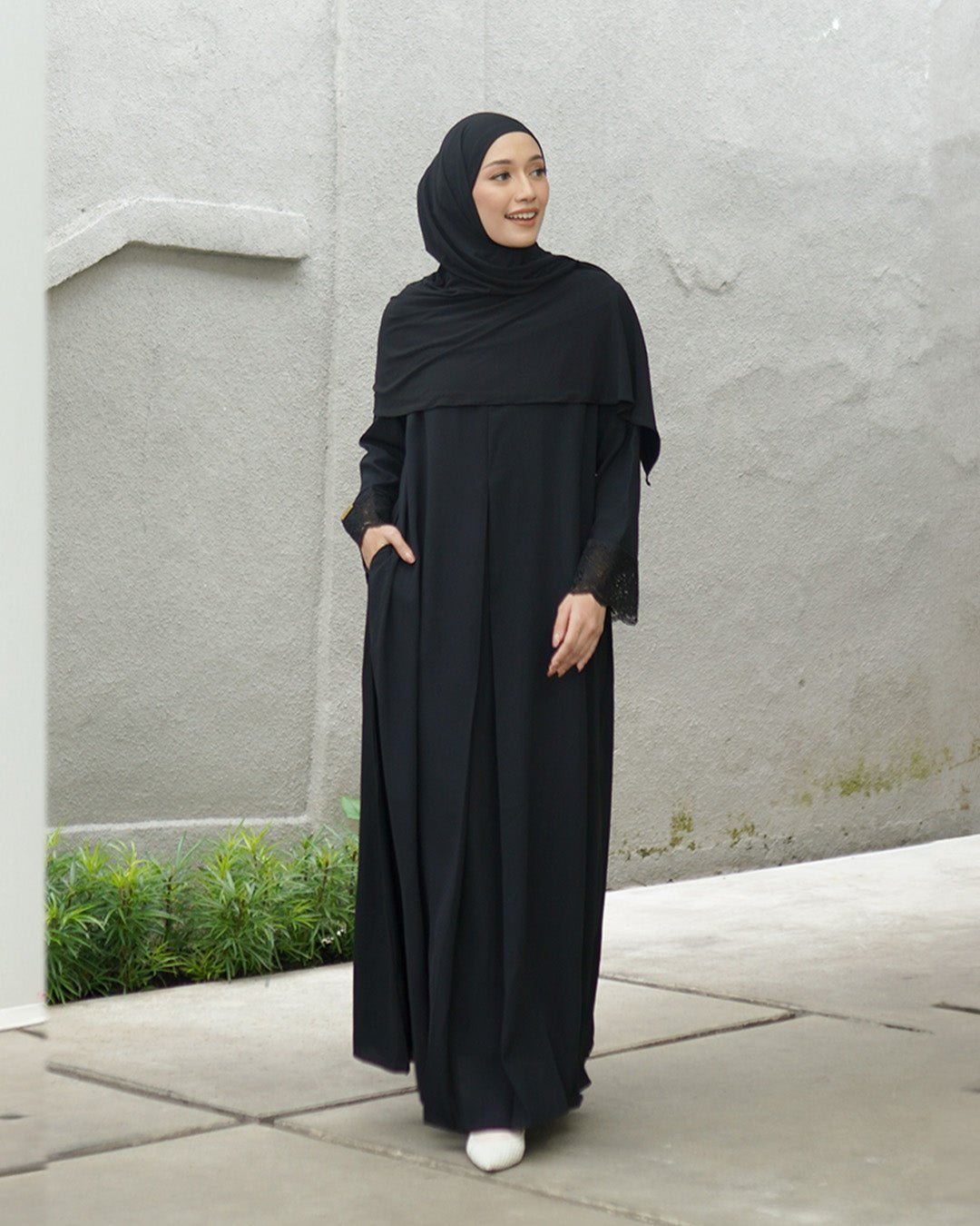 Meena Lace Abaya Black - TUBITA