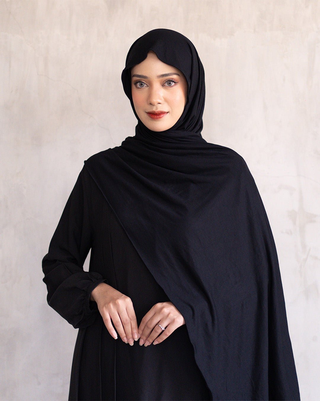 Meena Lace Abaya Black x Velora Pashmina - TUBITA