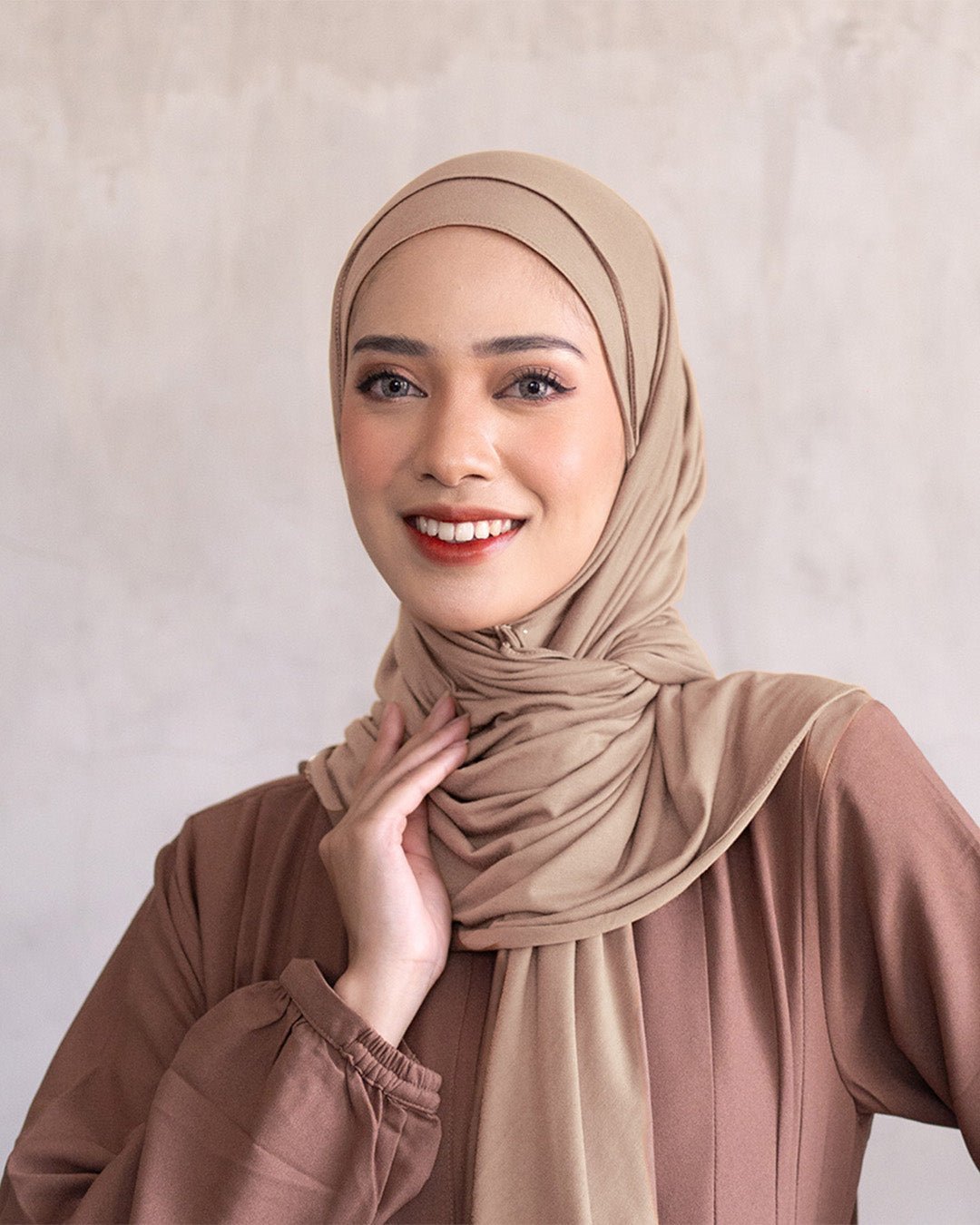 Meena Lace Abaya Cream X Velora - TUBITA